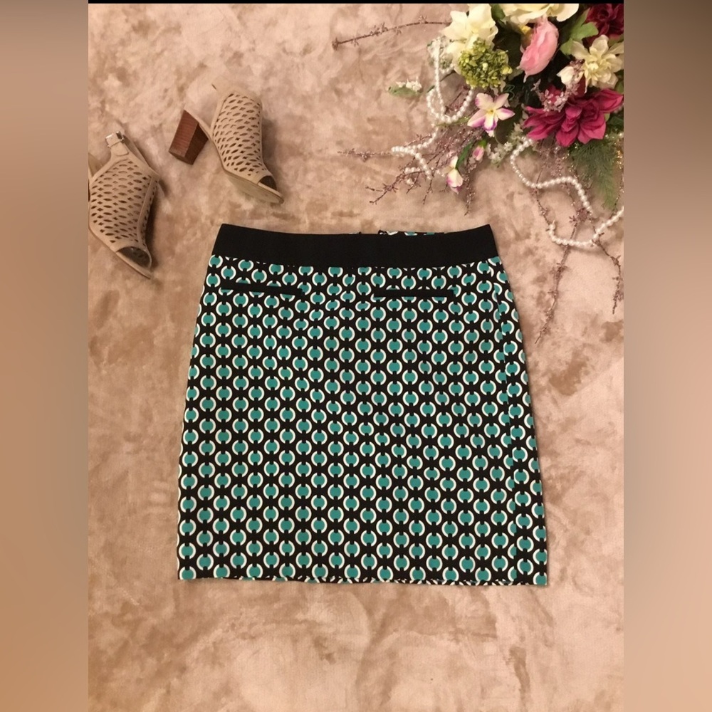 ❤️Worthington Skirt NWOT Size 10, Circular geometric pattern green black